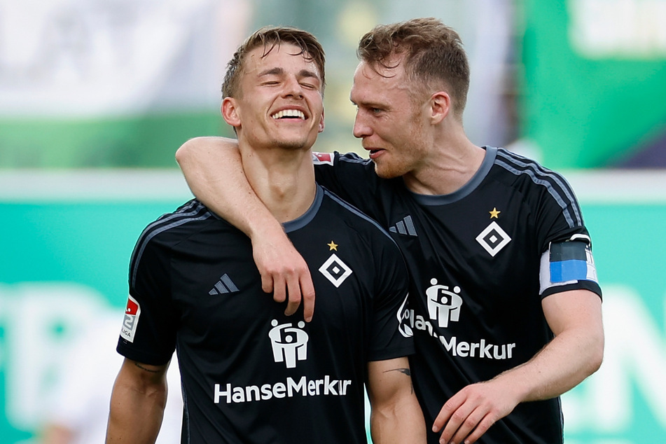HSV-Verteidiger Miro Muheim (26, l.) erzielte gegen Greuther Fürth mal wieder ein Traumtor für die Rothosen.