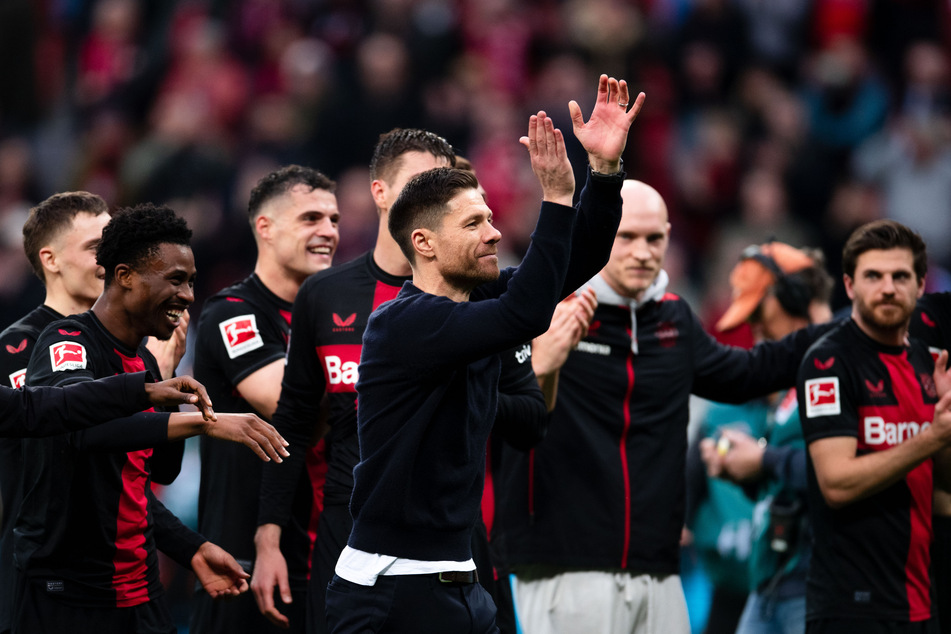 Können den Sekt kalt stellen: Die Wahrscheinlichkeit ist groß, dass sich Bayer Leverkusen am kommenden Wochenende zum Deutschen Meister kürt!