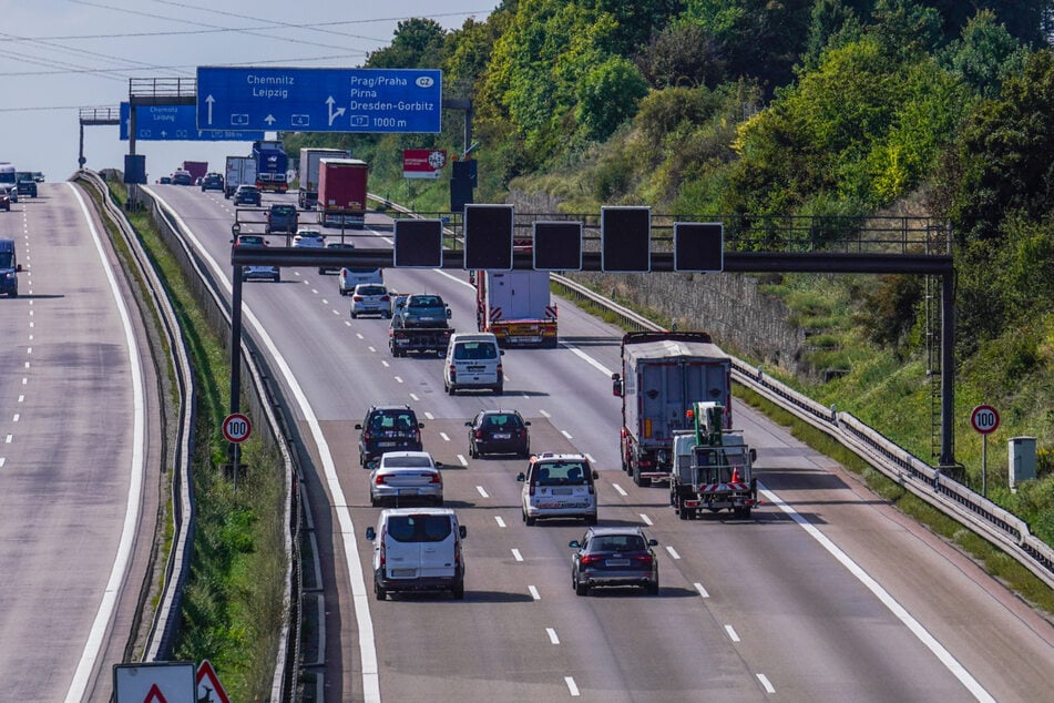 Auf der A4 fuhr ein Mitsubishi gegen einen Fiat. (Symbolfoto)