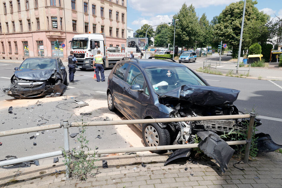 Auf der Kreuzung Hainstraße/Palmstraße krachte es am Montagmittag. Zwei Autos kollidierten miteinander, die Kreuzung musste gesperrt werden.