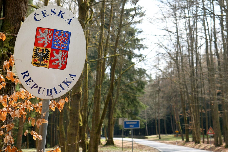 Einige Sachsen fahren kurz vor Jahreswechsel nach Tschechien. Hinter der Grenze locken günstige Feuerwerks-Angebote, doch die illegale Pyrotechnik können im schlimmsten Fall tödlich sein.