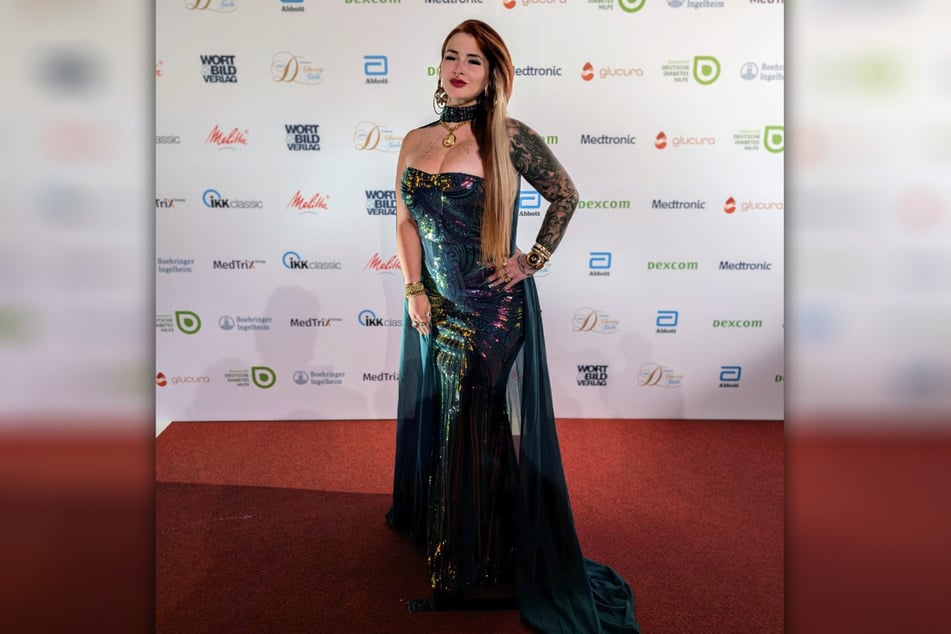 Mit einem auffälligen Pailletten-Kleid sorgte Influencerin Lyn Künstner (32) bei der diesjährigen Diabetes-Charity-Gala für Aufsehen.