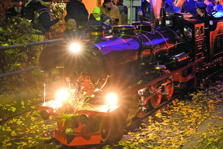 Leipzig: Liliput-Dampflok feiert beeindruckendes Jubiläum mit großem Fest