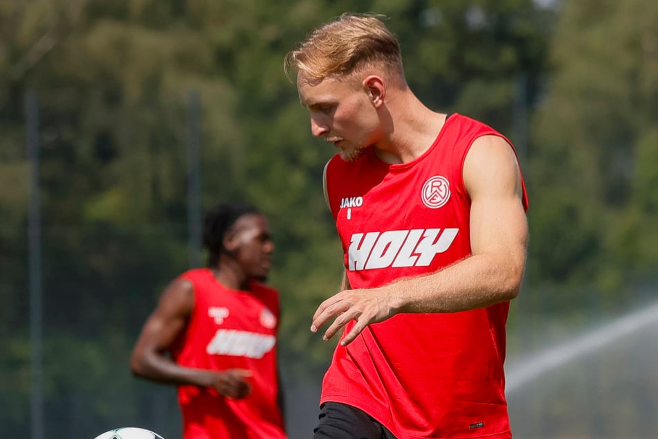 Tony Menzel (21) trägt ein Jahr lang das Trikot von Rot-Weiss Essen.