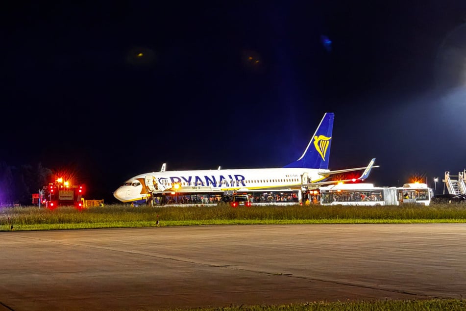 Atterrissage d'urgence après des turbulences : trois personnes ont dû être transportées à l'hôpital avec des blessures.