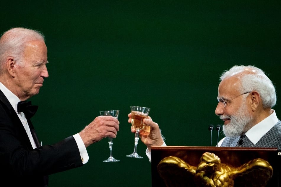 US President Joe Biden (l.) and India's Prime Minister Narendra Modi toast during an official State Dinner at the White House in June 2023.