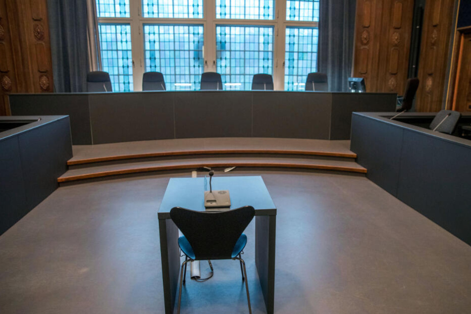 Noch ist der Saal im Landgericht Schwerin leer, doch am Dienstagvormittag gibt es hier einen Prozess.