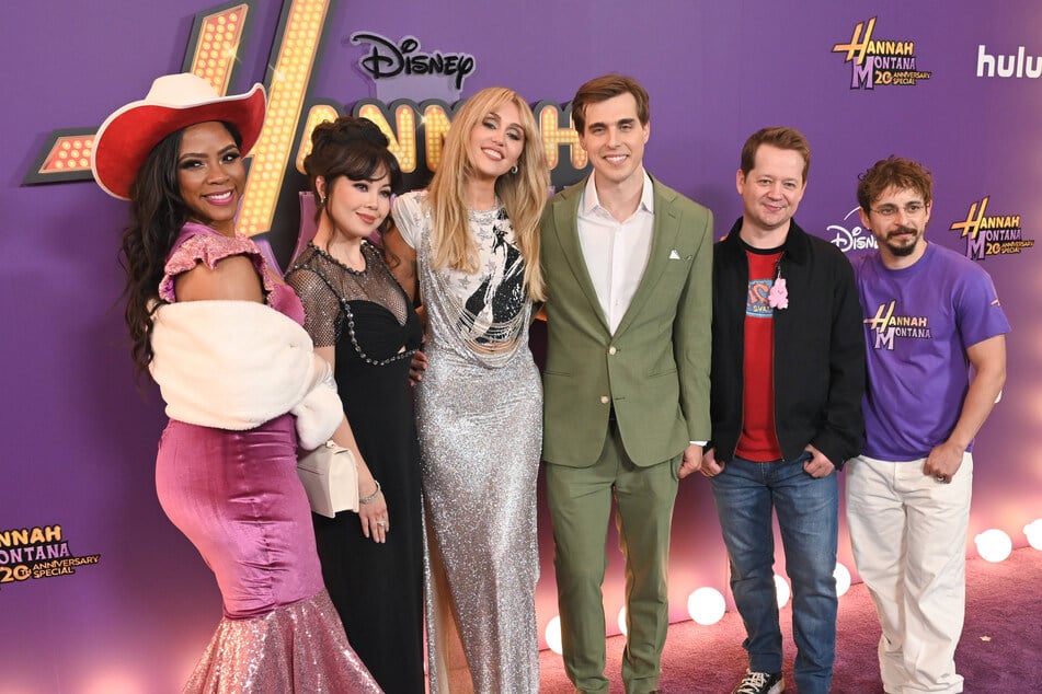 (From l. to r.) Hannah Montana stars Shanica Knowles, Anna Maria Perez de Tagle, Miley Cyrus, Cody Linley, Jason Earles, and Moisés Arias reunited on Monday's red carpet.