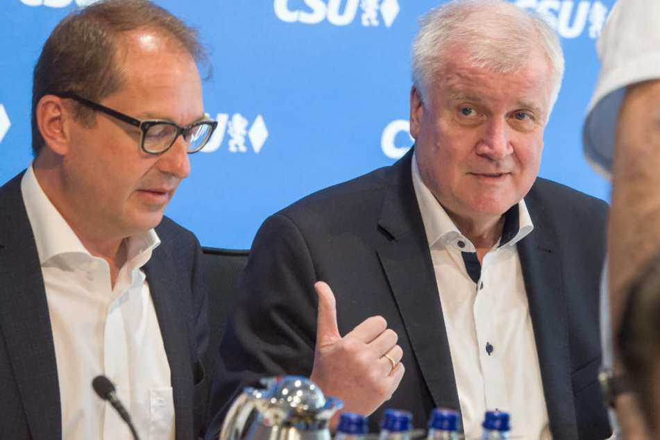 Horst Seehofer (r.) hat offenbar endlich seinen Asyl-Masterplan vorgestellt.