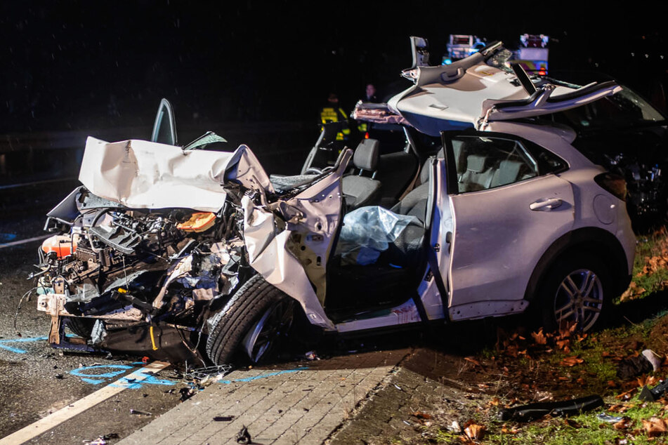 Frontal-Crash durch Suff-Fahrer: 23-Jähriger schwer verletzt im Auto eingeklemmt