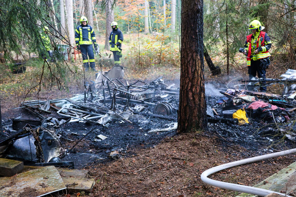 Vom Wohnwagen war nach dem Brand nichts mehr übrig.