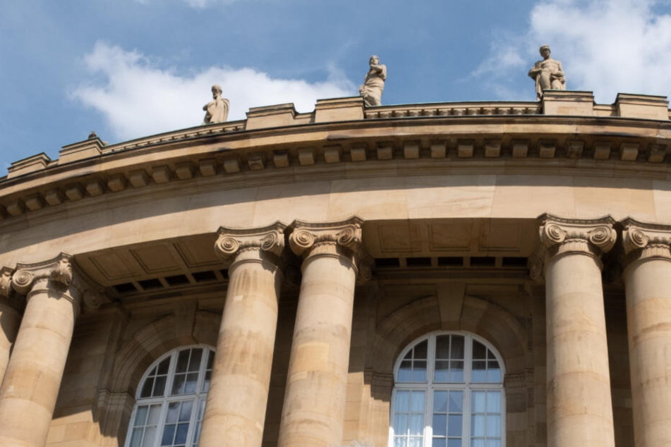 Das Theatherstück wird im Staatstheater Stuttgart aufgeführt.