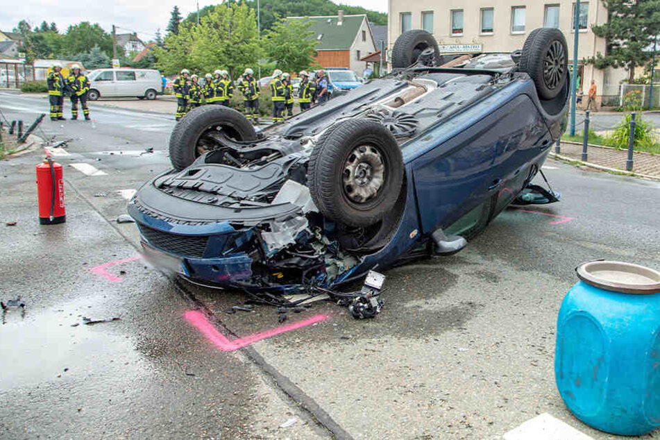 Die Fahrerin kam verletzt ins Krankenhaus.