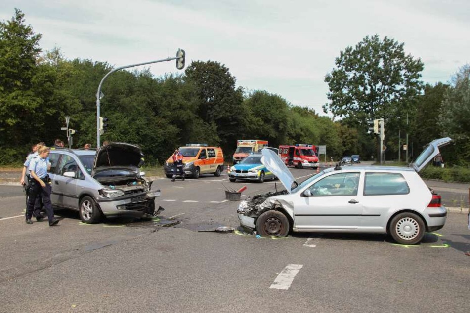 Rettungsdienst und Polizei eilten zur Unfallstelle.