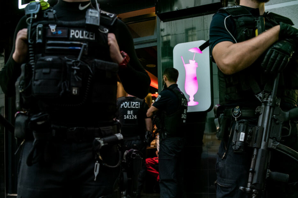"Geeinte deutsche Völker und Stämme": Razzia bei Reichsbürgern