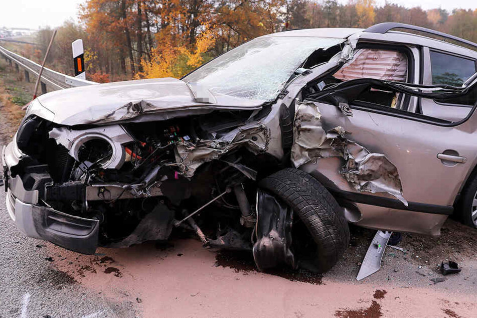 Der Fahrer des Skoda wurde verletzt und musste ins Krankenhaus gebracht werden.
