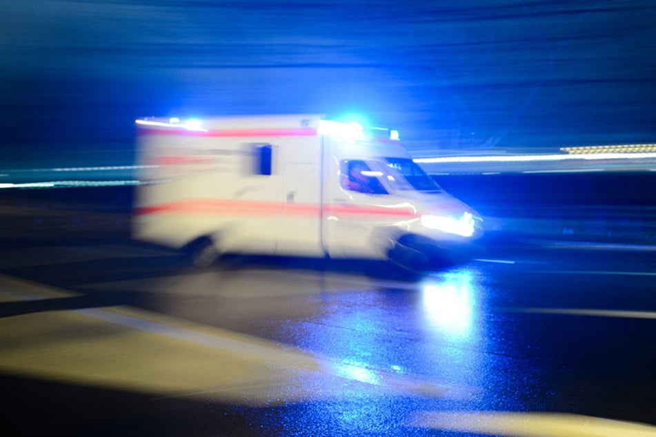 Ein Schwerverletzter musste ins Krankenhaus gebracht werden. (Symbolbild)