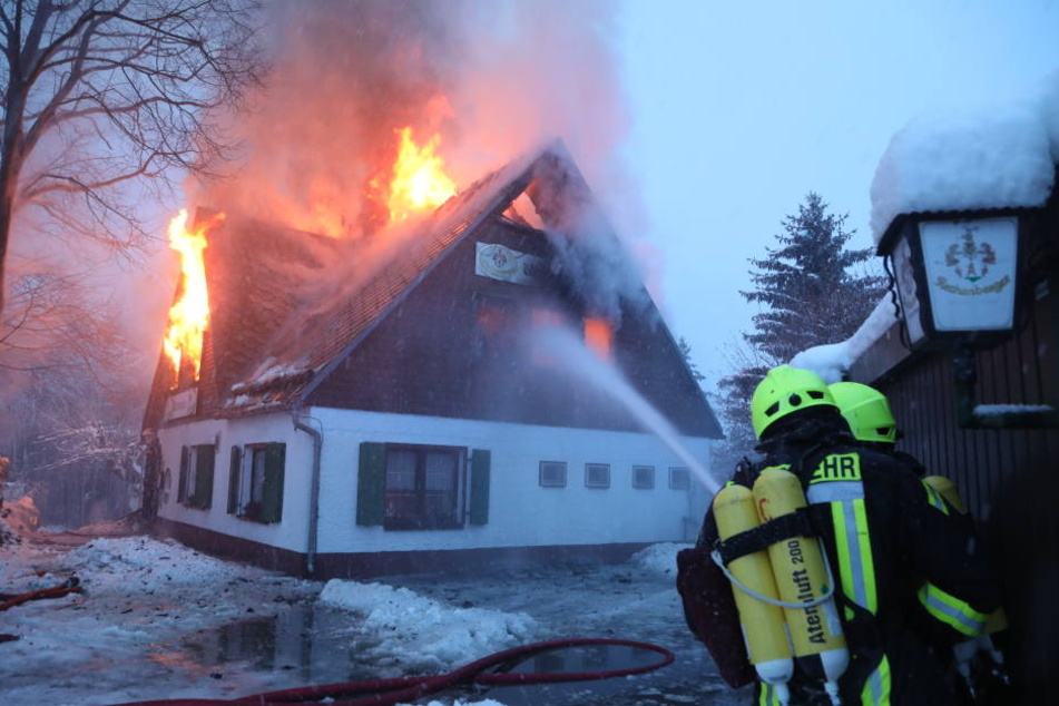 Die Feuerwehr soll zunächst Probleme gehabt haben.