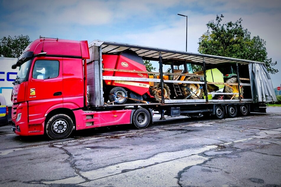 Die Ladung des Sattelschleppers war nicht richtig gesichert und außerdem zu breit.