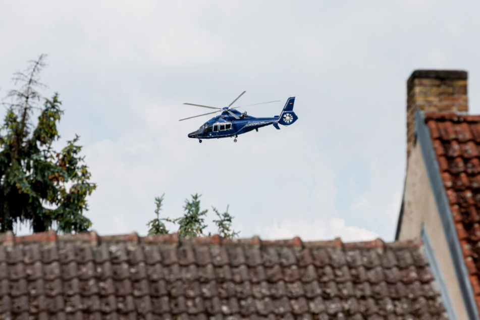 Die bisherige Suche, bei der auch ein Polizeihubschrauber eingesetzt wurde, blieb bislang erfolglos. (Symbolbild)