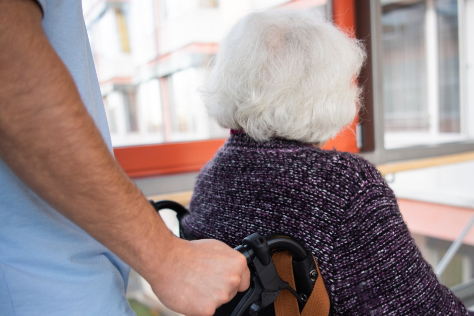 Die Pflelgebetreuung ist insbesondere in Heimen im Südwesten teuer.