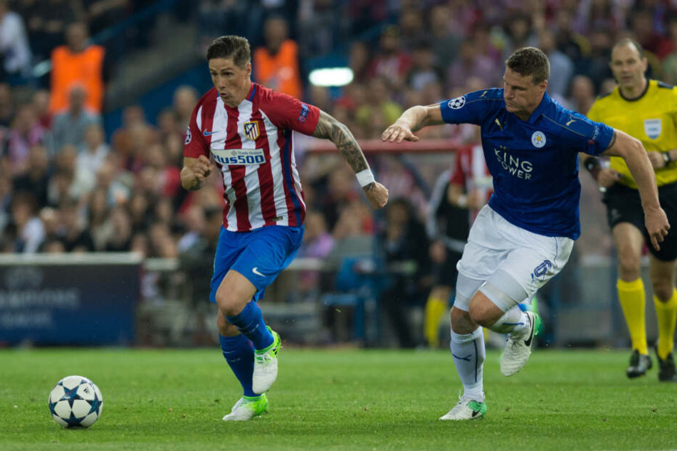 Senioren-Liga statt Königsklasse? In der Champions League durfte Huth (r.) gegen Weltstar Fernando Torres (l.) spielen.