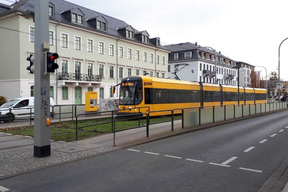 Die Linie 11 in Richtung Bühlau fuhr über eine Umleitung.