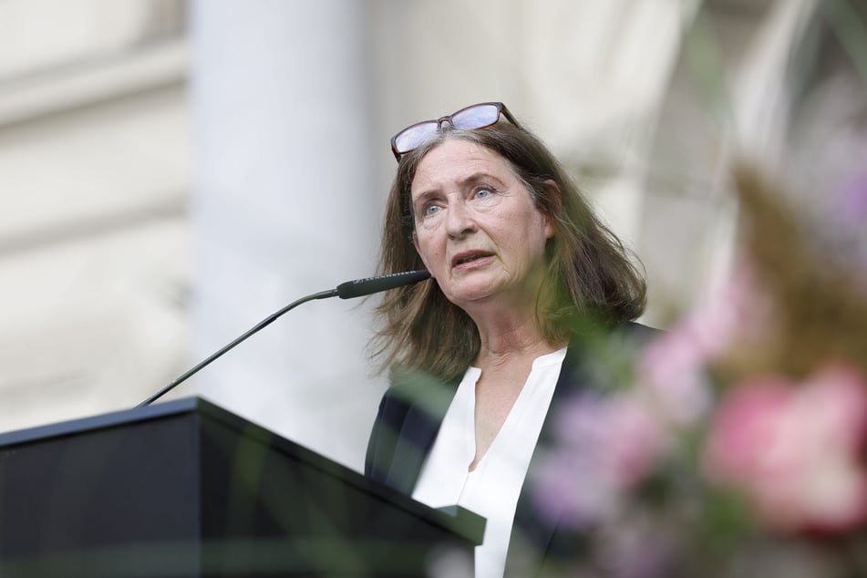 Die Grazer Bürgermeisterin Elke Kahr (63) spricht sich für ein Waffenverbot für Privatpersonen aus.