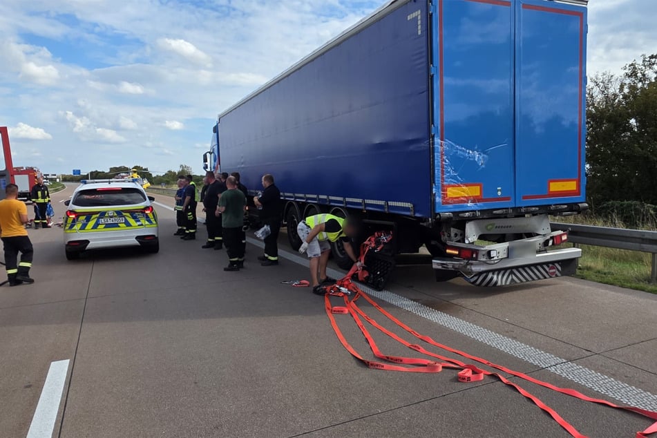 Auf diesen Lastwagen war der Transporter aufgefahren.
