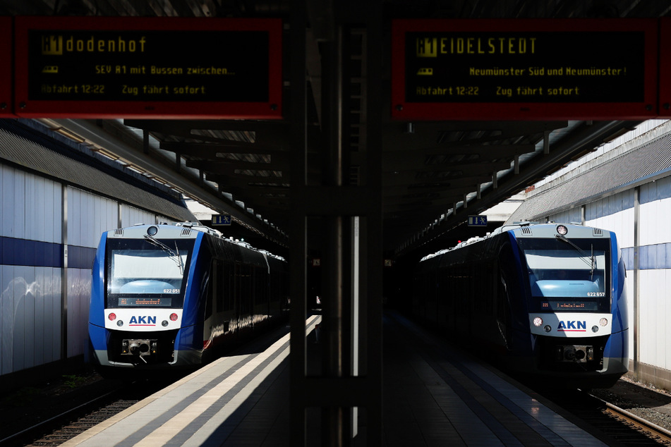 Die Züge der AKN verbinden Kaltenkirchen mit Hamburg. Bald soll dort eine S-Bahn fahren. (Archivbild)