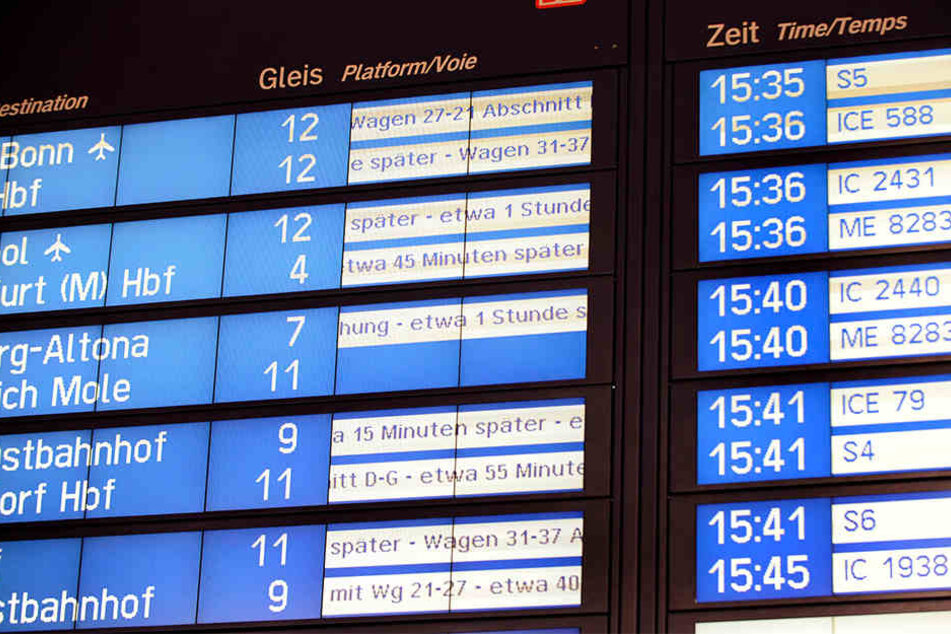 Immer wieder kommt es bei der Bahn zu Verspätungen. Aber Fahrgäste können Entschädigungen einfordern. (Symbolbild)
