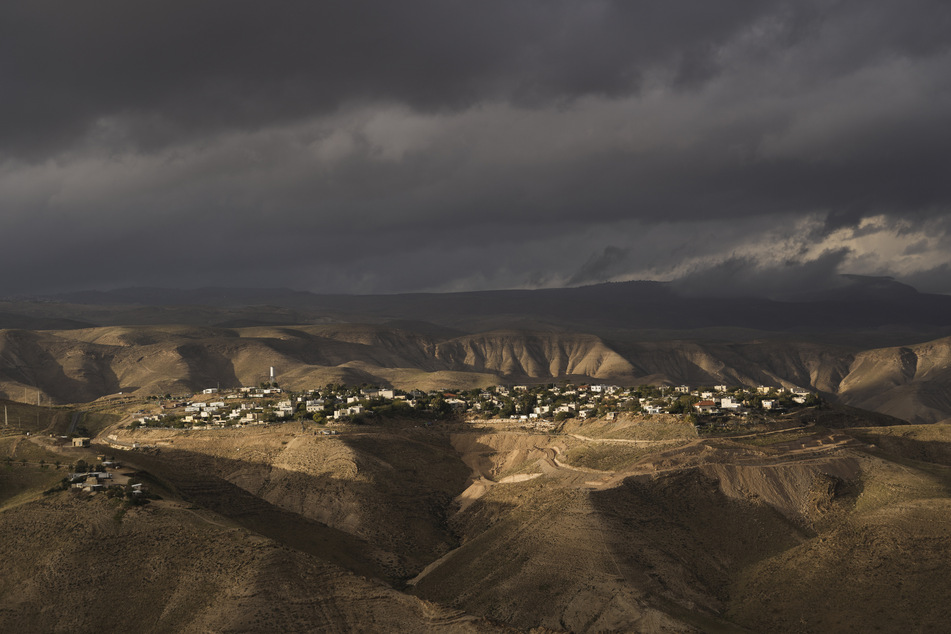 Eine Gesamtansicht einer israelischen Siedlung im Westjordanland.
