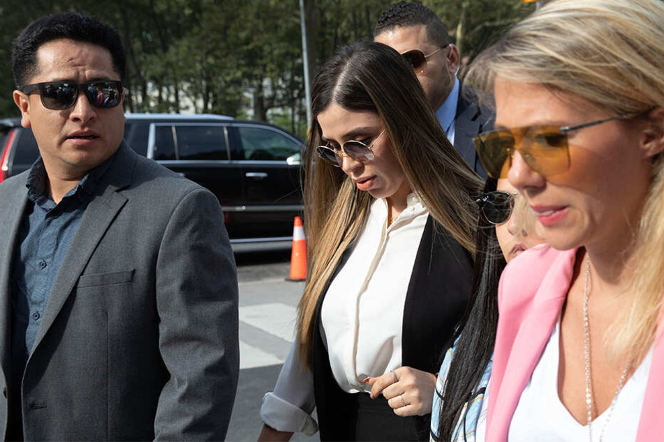 Emma Coronel Aispuro (Mi.), Ehefrau von "El Chapo", kommt zur Verkündung des Strafmaßes für den mexikanischen Drogenboss.