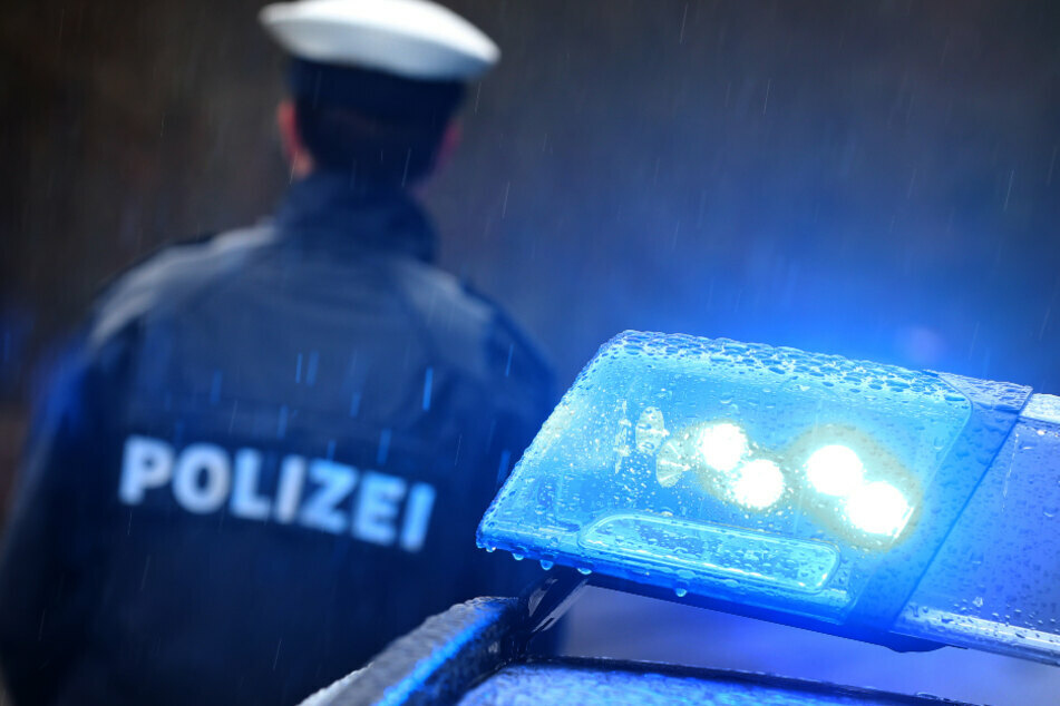 Mädchen (†16) tot auf Landstraße gefunden