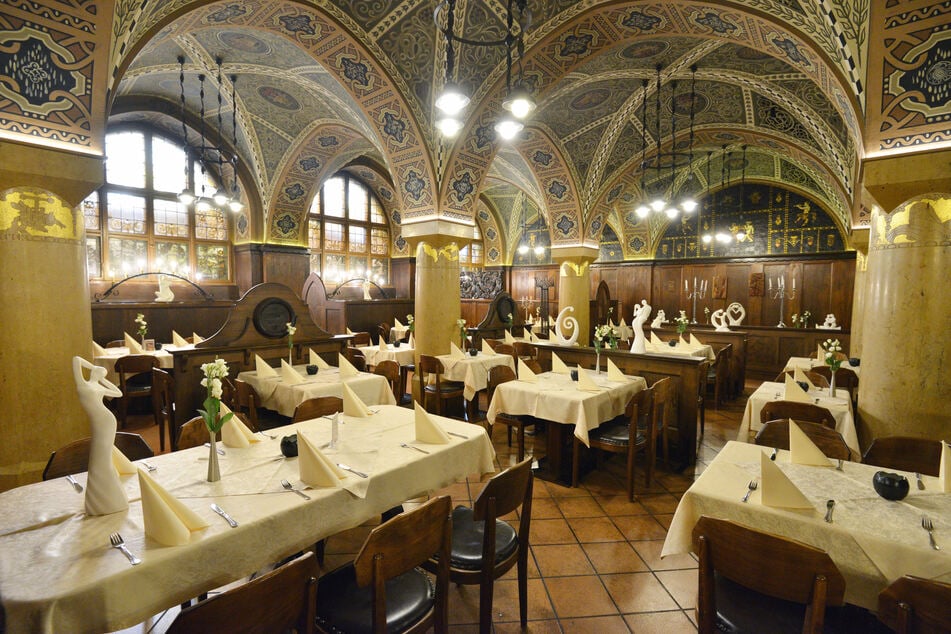 So prachtvoll sah es früher aus: Der Ratskeller soll schon bald wieder zum Schlemmen einladen.