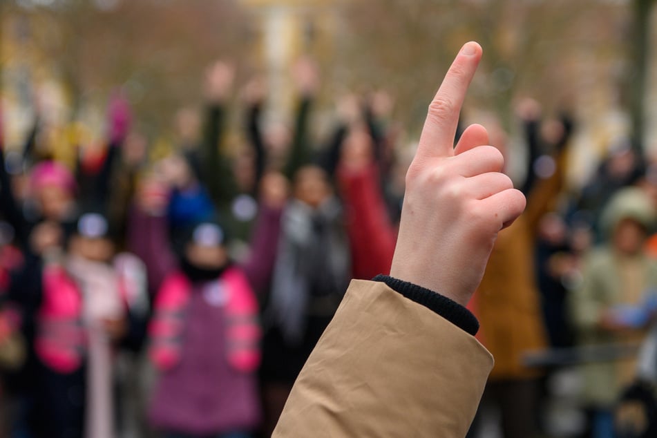 Statt Herzchen und Blumen: Proteste am Valentinstag gegen Gewalt an Frauen