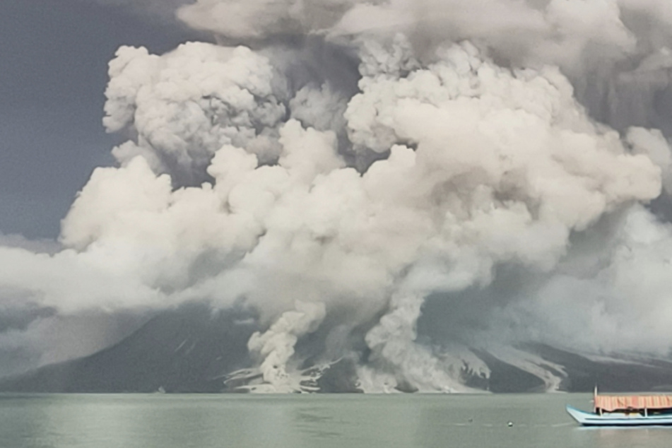 Höchste Alarmstufe: Vulkan erneut ausgebrochen