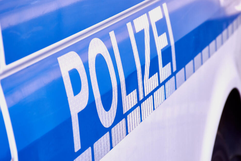 Die Polizisten stellten die Waffe in der Folge sicher. (Symbolbild)