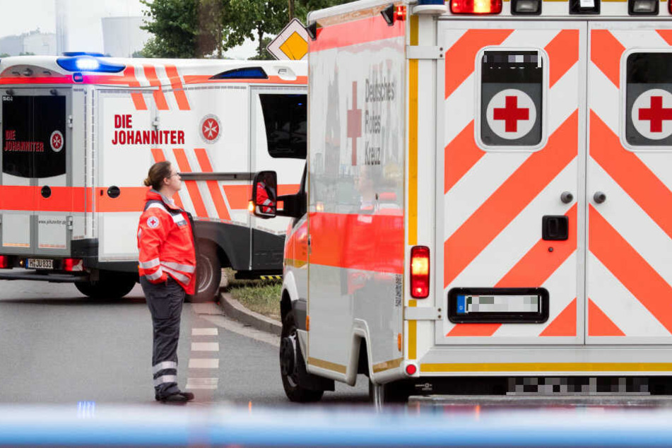 Der Rettungsdienst brachte die Verletzte in ein Krankenhaus. (Symbolbild)