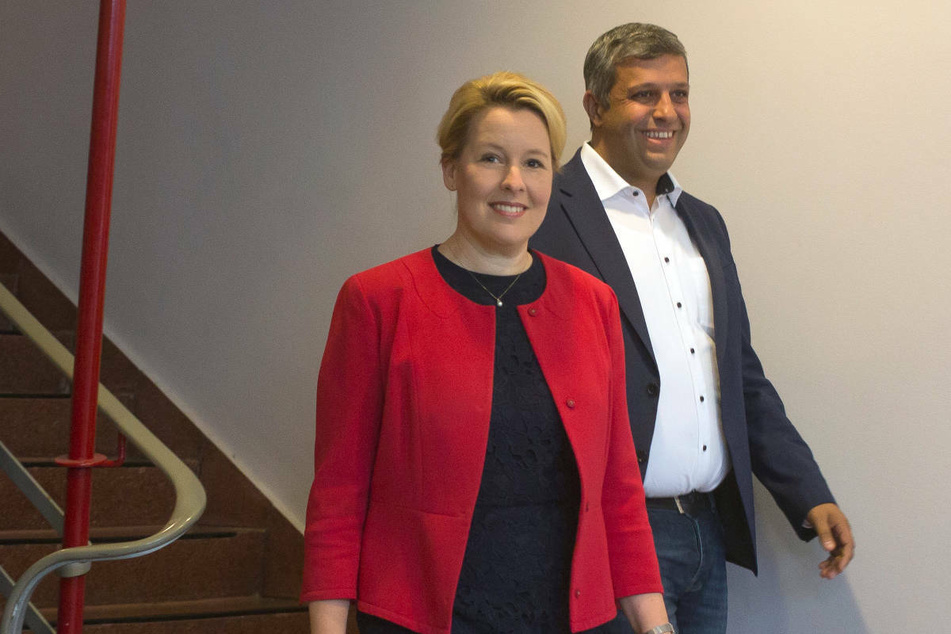 Franziska Giffey (43) und Raed Saleh (44, beide SPD) kommen zu einem Interview. Die Berliner SPD hat sich am Montag einstimmig für die Aufnahme von Koalitionsgesprächen mit Grünen und Linken ausgesprochen.