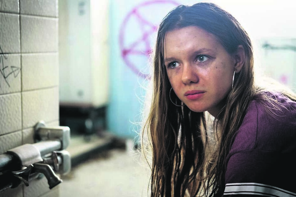 Will ihr Kind nicht: Julija Petkow (Lilly Barshy, 17) hat ihre Schwangerschaft verdrängt.