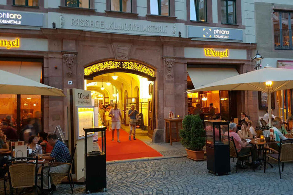 Das Passagenfest findet alljährlich am ersten Freitag im September in der Leipziger Innenstadt statt.