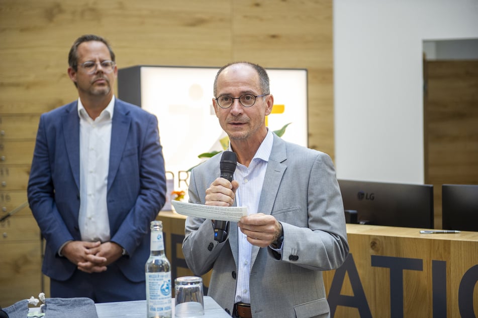 Roy Friese (53, r.) ist kaufmännischer Geschäftsführer der Poliklinik.