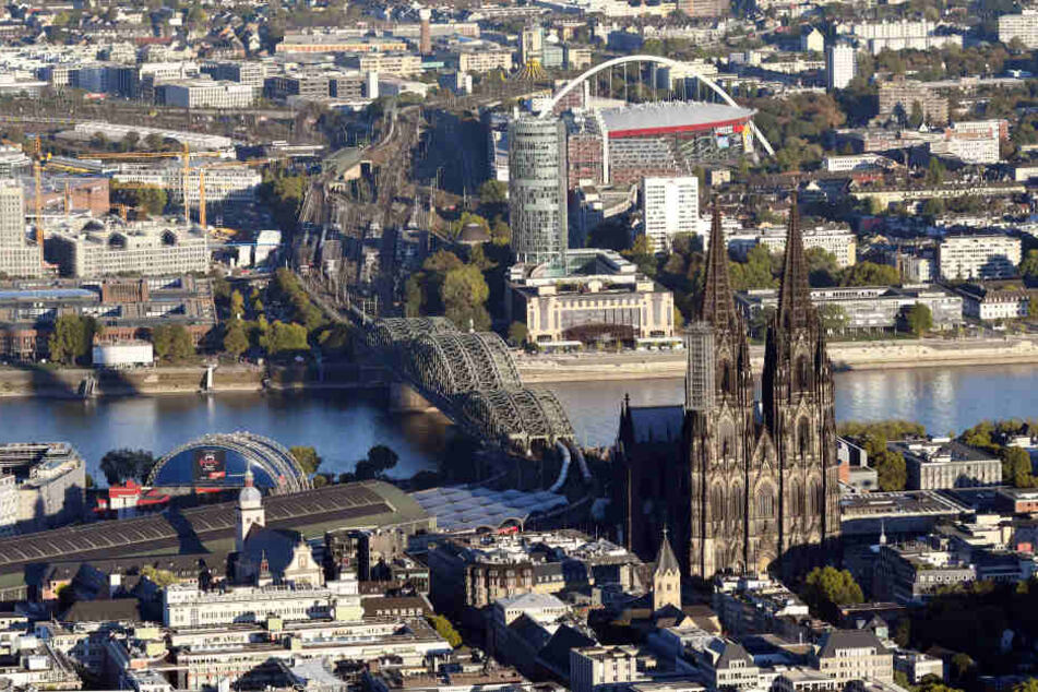 Im Zentrum von Köln sind die Immobilienpreise sehr hoch, Wohnungen kaum verfügbar.
