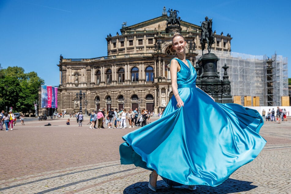 Dresden: 15 Meter Stoff pro Debütantin: Im nächsten Jahr macht der SemperOpernball blau