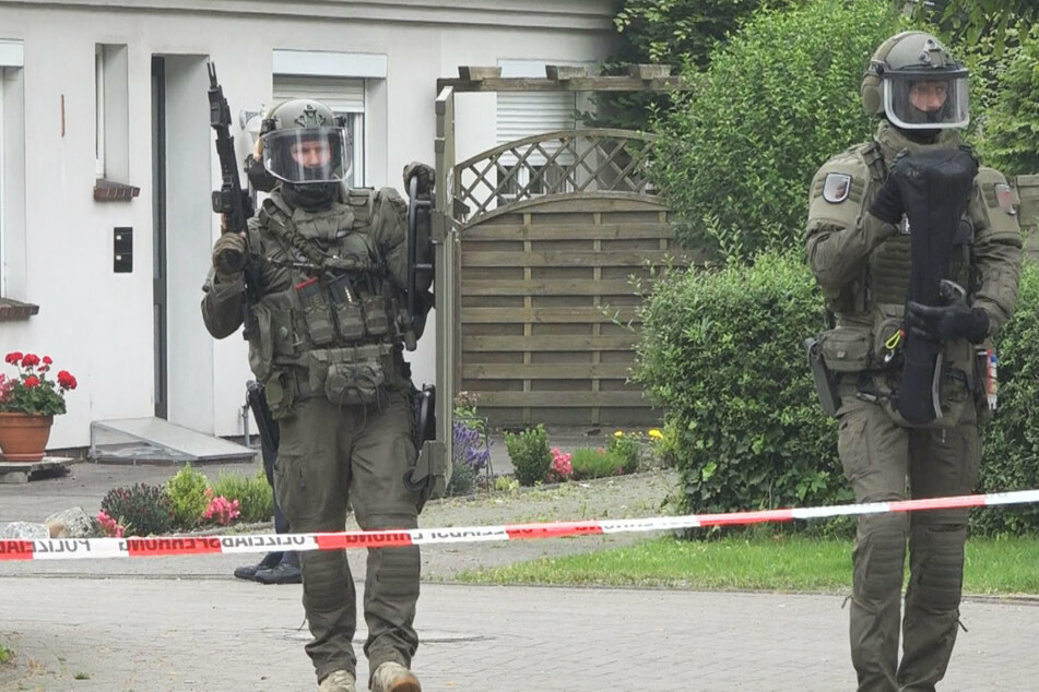 Rettungssanitäter alarmierten am Mittwoch die Polizei, daraufhin rückten sogar Beamte des SEK an. (Symbolbild)