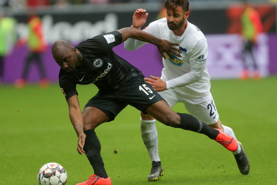 Auch der eingewechselte Jetro Willems (Li.) brachte nicht den gewünschten Schwung ins Spiel der Eintracht.