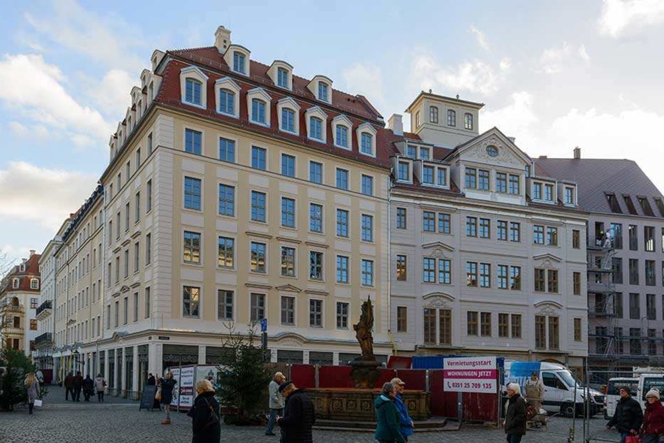 Auferstanden aus Ruinen: Das (fast) fertige neue Karree mit dem als Leitbau errichteten Regimentshaus.