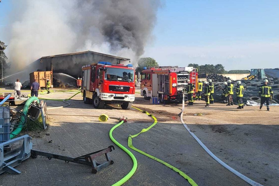 Etwa 160 Feuerwehrleute waren im Einsatz um den Brand zu löschen.