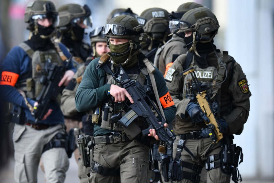 Das SEK hat am Dienstag in Brandenburg den mutmaßlichen Killer des 19-jährigen Karl M. festgenommen (Symbolbild).